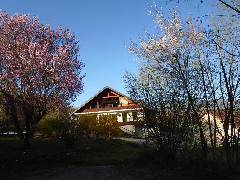 Hotel Golf Et Montagne Talloires Exterior photo